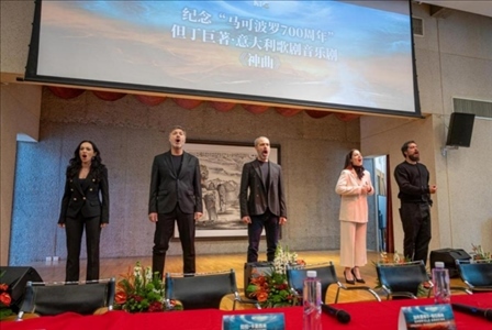 發(fā)布會(huì)現(xiàn)場(chǎng)，主創(chuàng)表演音樂劇片段。主辦方供圖