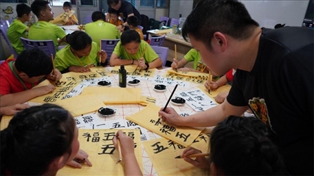 書法教學(xué)。主辦方供圖