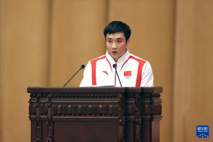 11月15日，跳水運(yùn)動(dòng)員曹緣在報(bào)告會(huì)上發(fā)言。新華社記者 李明 攝