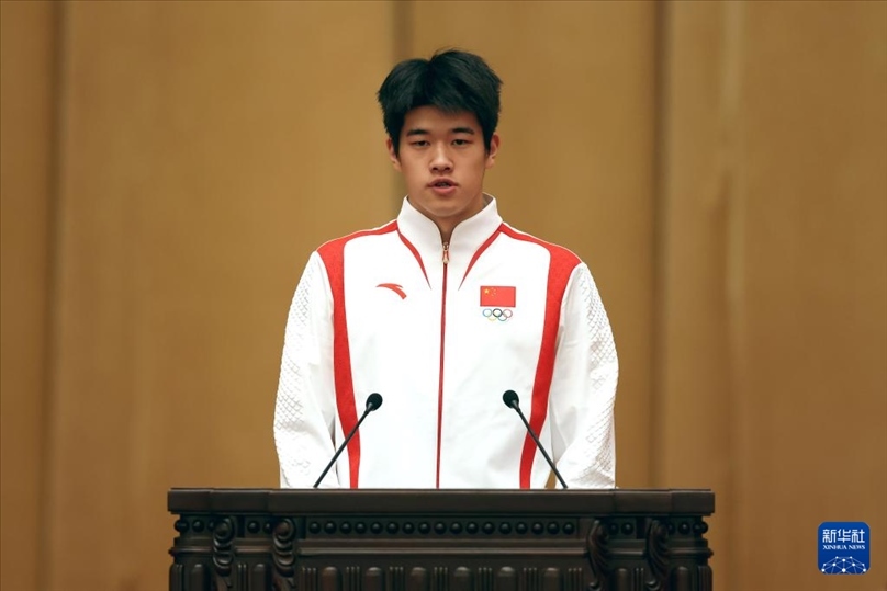 11月15日，游泳運(yùn)動(dòng)員潘展樂在報(bào)告會(huì)上發(fā)言。新華社記者 李明 攝