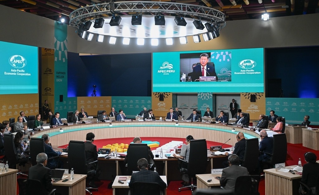 當(dāng)?shù)貢r(shí)間11月16日上午，亞太經(jīng)合組織第三十一次領(lǐng)導(dǎo)人非正式會(huì)議在秘魯利馬會(huì)議中心舉行。國(guó)家主席習(xí)近平出席會(huì)議并發(fā)表題為《共擔(dān)時(shí)代責(zé)任 共促亞太發(fā)展》的重要講話(huà)。新華社記者 謝環(huán)馳 攝