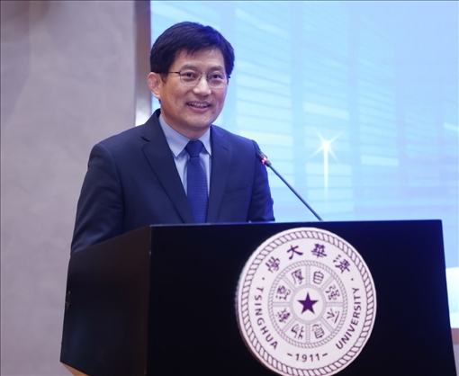 清華大學(xué)國(guó)家治理研究院執(zhí)行院長(zhǎng)、清華大學(xué)計(jì)算社會(huì)科學(xué)與國(guó)家治理實(shí)驗(yàn)室執(zhí)行主任孟慶國(guó)教授演講。供圖單位：清華大學(xué)國(guó)家治理研究院