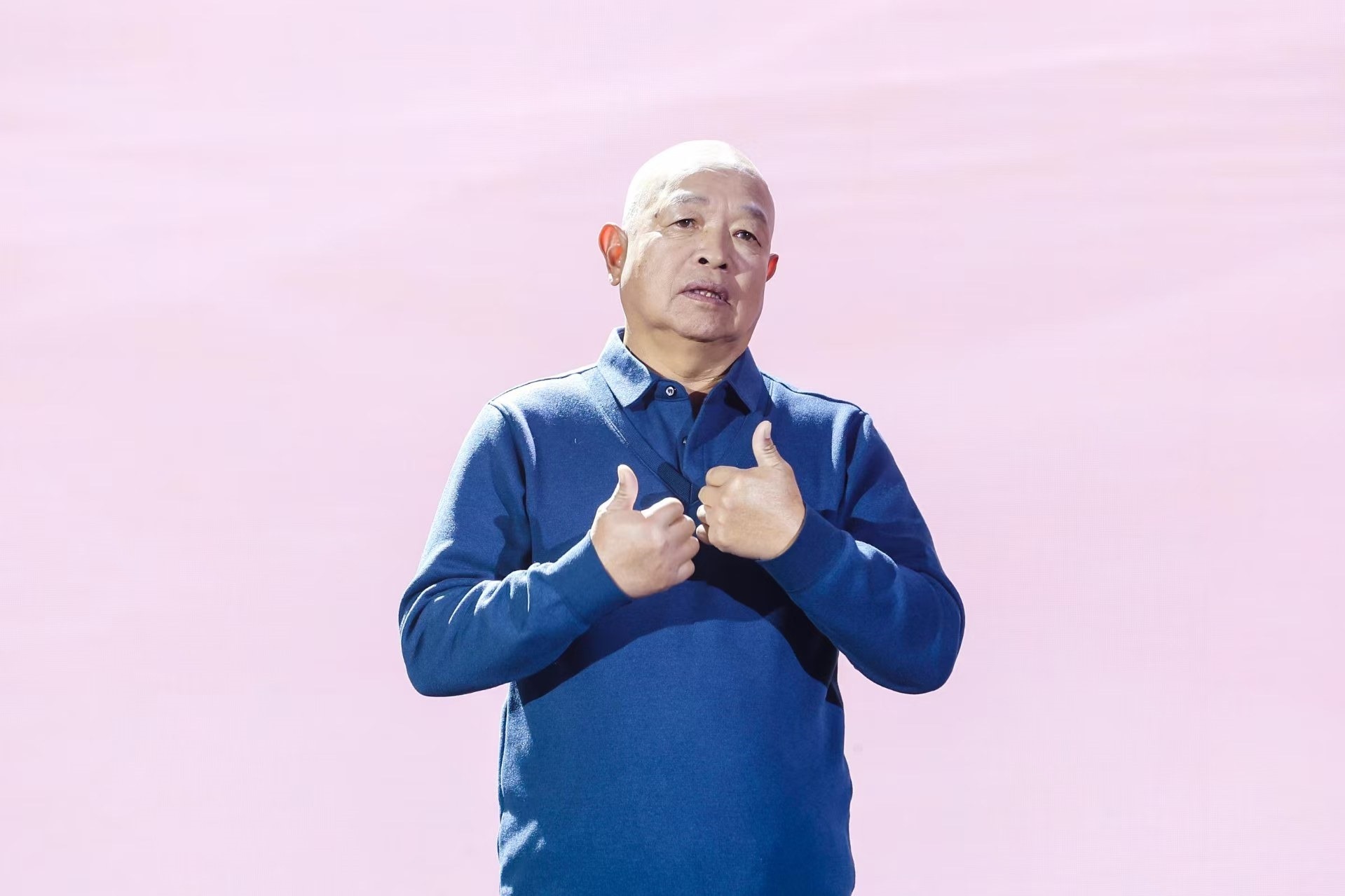 “山東好人”、煙臺市無聲洗車場經(jīng)理柳興濤。人民視頻供圖。