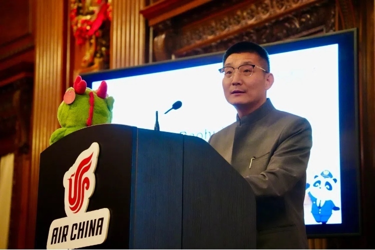 國(guó)航倫敦營(yíng)業(yè)部總經(jīng)理夏寶輝致辭。吳若鳴攝