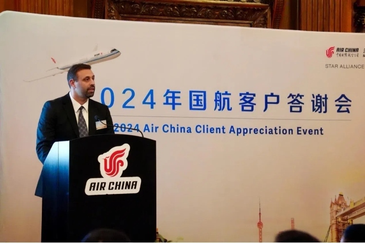 英國(guó)48家集團(tuán)俱樂(lè)部主席杰克·佩里發(fā)表致辭。吳若鳴攝