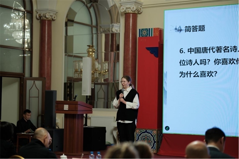 參賽選手現(xiàn)場答題。 俄羅斯國立人文大學(xué)孔子學(xué)院供圖