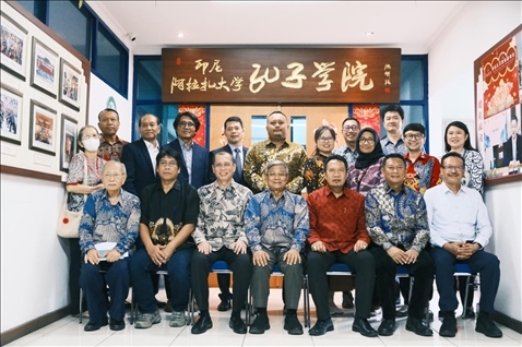 參會(huì)嘉賓合影。阿拉扎大學(xué)孔子學(xué)院供圖