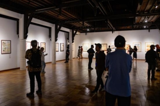 觀眾參觀“東盟-中國人文交流年”漫畫大賽展覽。記者 徐欽 攝