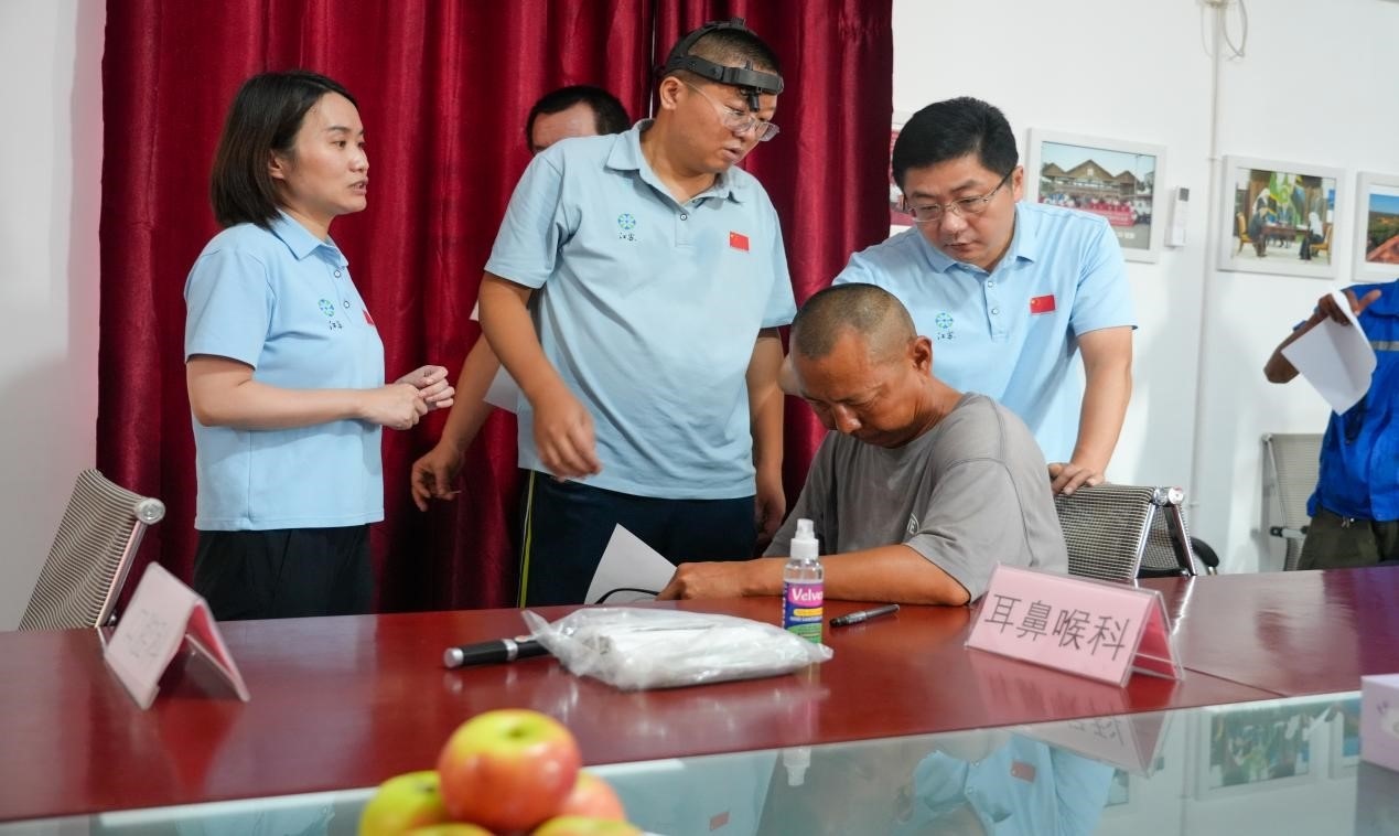 醫(yī)療隊專家診療現(xiàn)場。中國土木供圖