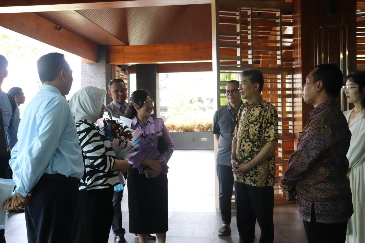 馬蒂尼與師生交流。烏達(dá)雅納大學(xué)旅游孔子學(xué)院供圖