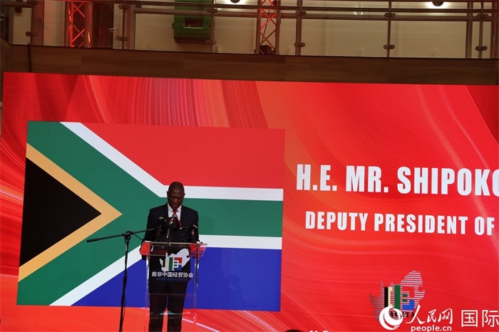 南非副總統(tǒng)馬沙蒂萊現(xiàn)場(chǎng)致辭。人民網(wǎng)記者 戴楷然攝