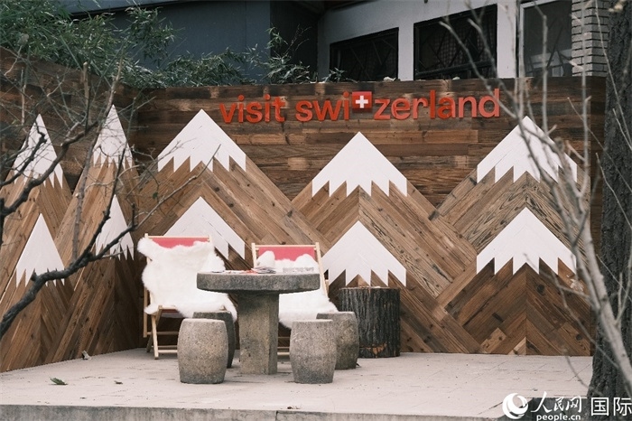 瑞士小木屋一隅，靜謐中散發(fā)出阿爾卑斯的冬日溫情。人民網(wǎng) 實(shí)習(xí)生黃睿攝