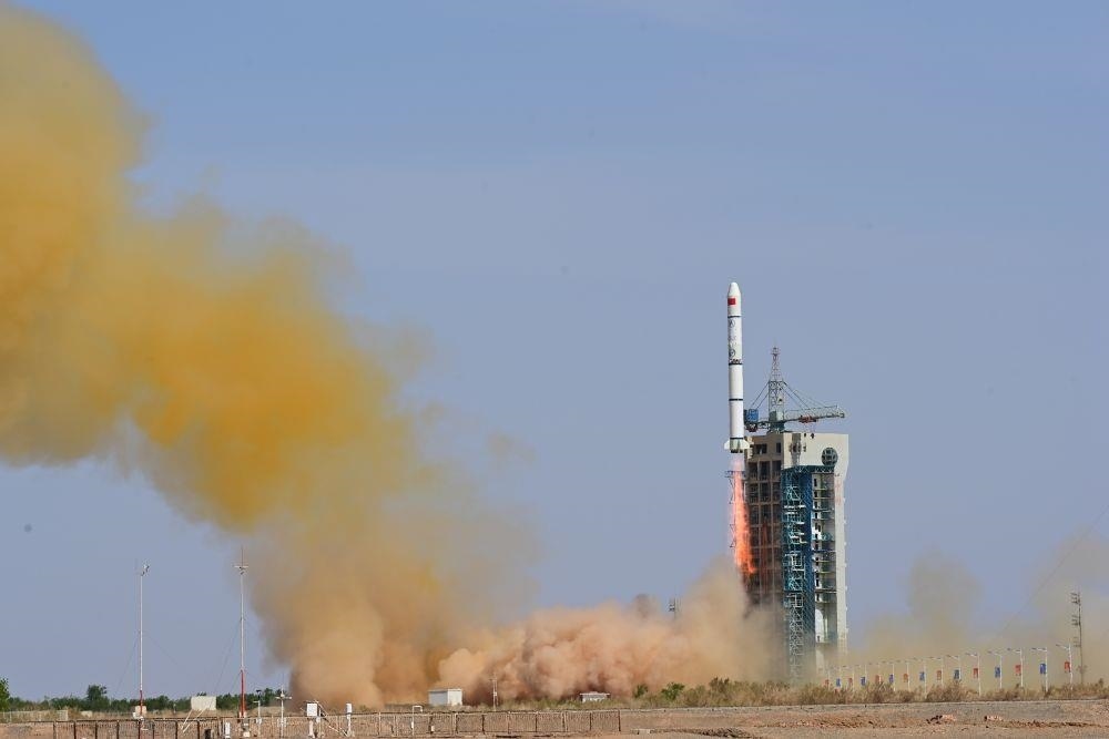 △2023年5月21日16時(shí)，我國(guó)在酒泉衛(wèi)星發(fā)射中心采用長(zhǎng)征二號(hào)丙運(yùn)載火箭，成功發(fā)射首顆內(nèi)地與澳門(mén)合作研制的空間科學(xué)衛(wèi)星“澳門(mén)科學(xué)一號(hào)”。