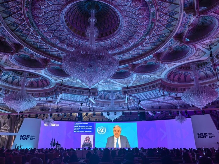 圖為第19屆聯(lián)合國(guó)互聯(lián)網(wǎng)治理論壇（IGF）“推動(dòng)科技企業(yè)履行兒童網(wǎng)絡(luò)保護(hù)責(zé)任”開放論壇活動(dòng)現(xiàn)場(chǎng)。中國(guó)傳媒大學(xué)供圖。