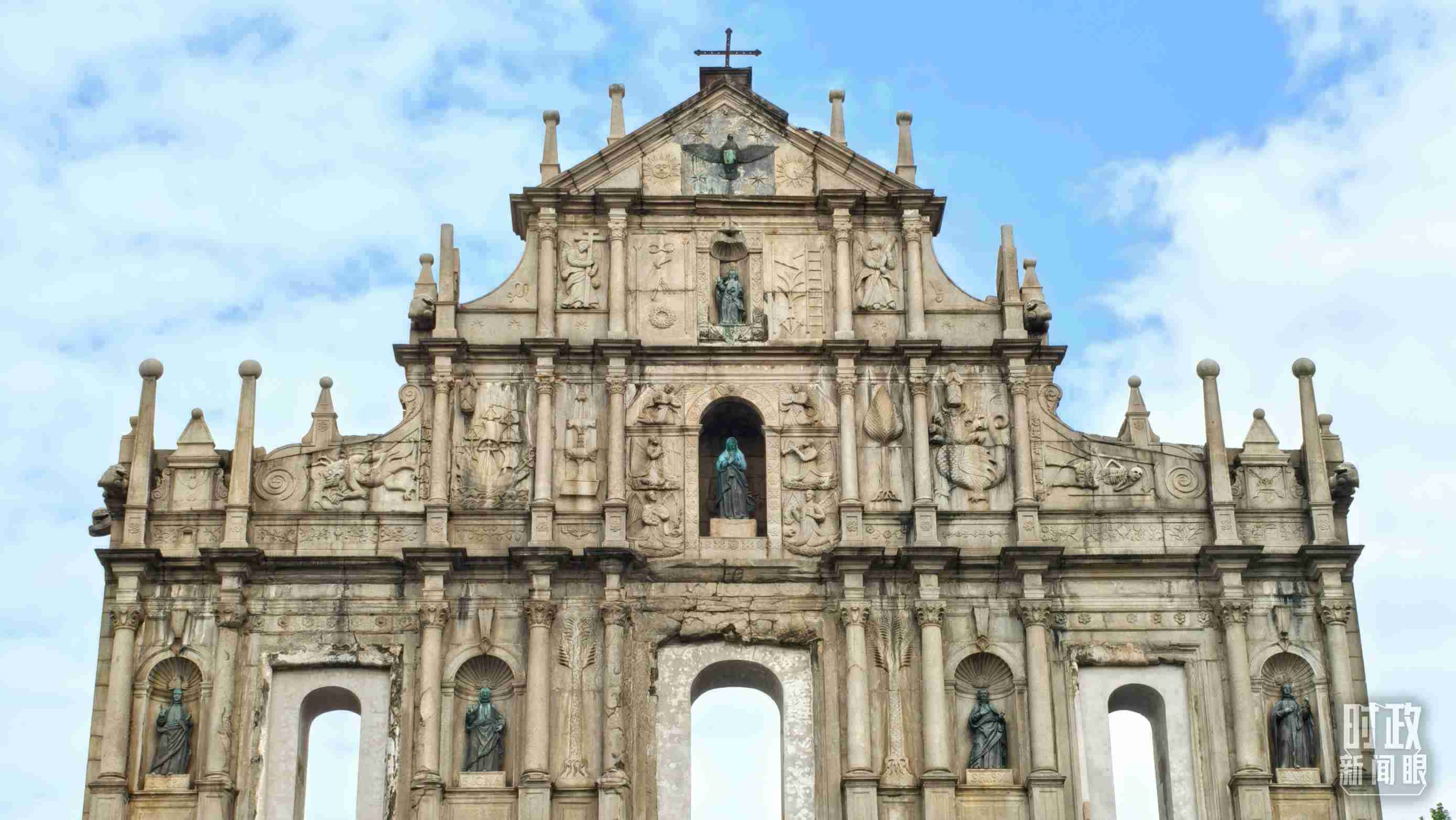 △澳門大三巴牌坊。（總臺(tái)央視記者張垚拍攝）