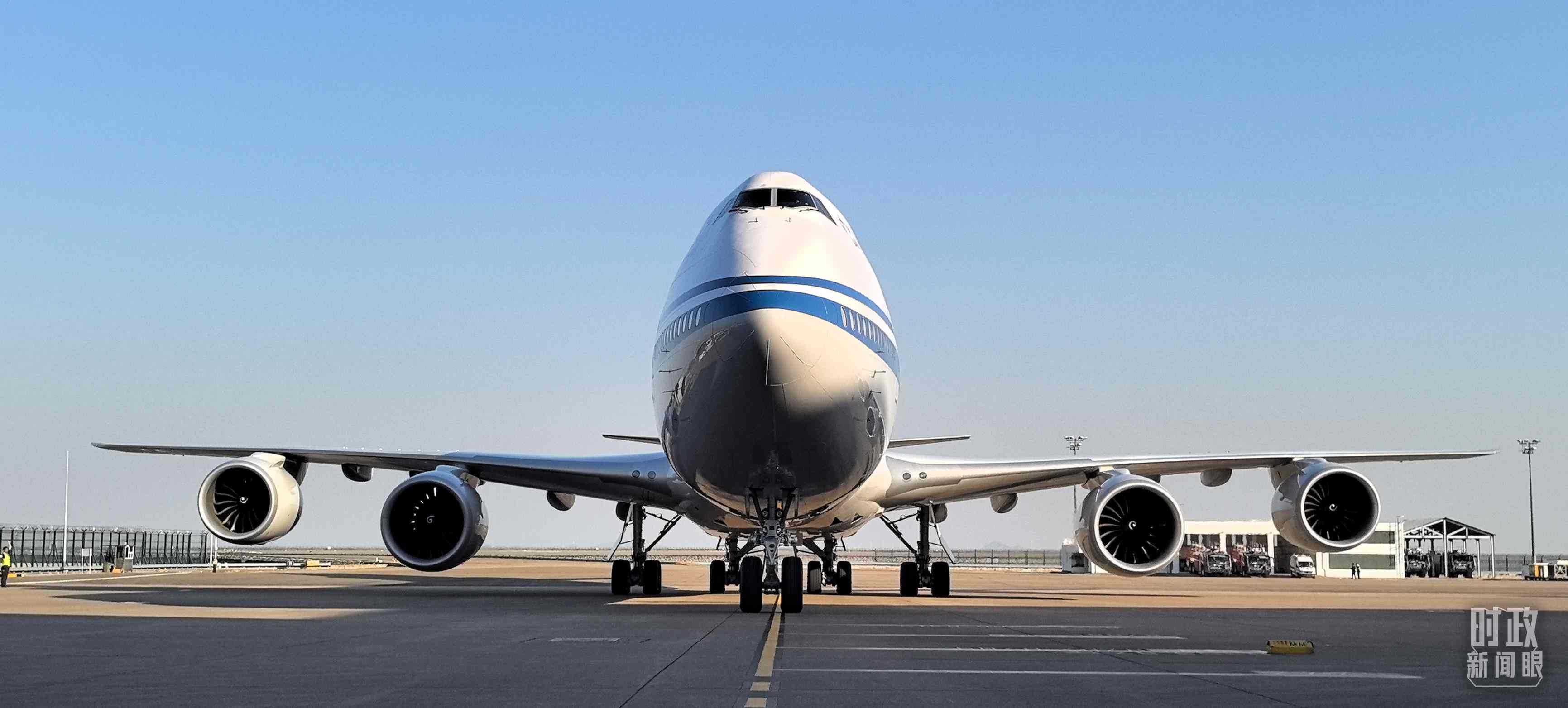 △習(xí)主席專機(jī)抵達(dá)澳門國際機(jī)場。（總臺(tái)央視記者王子杭拍攝）