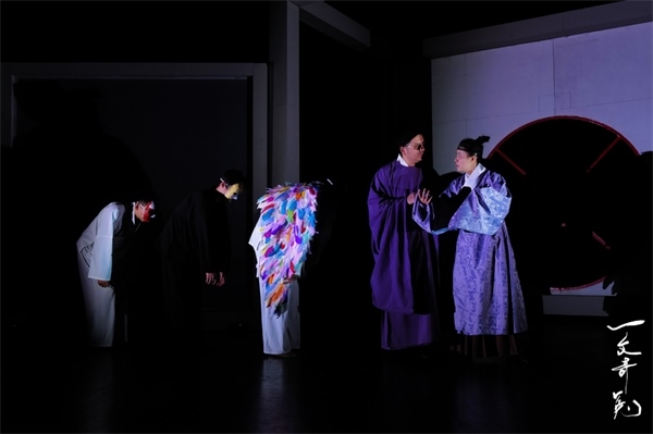 《一文奇冤》劇照。中國(guó)國(guó)家話劇院供圖