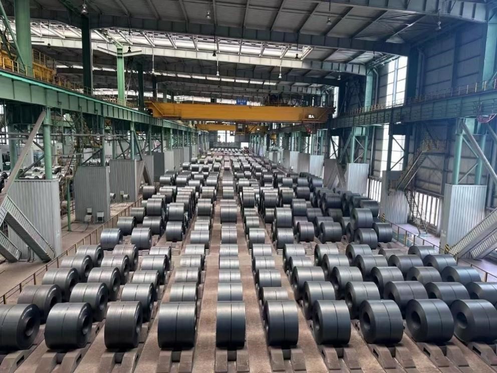 某鋼鐵工廠的自動(dòng)生產(chǎn)線。人民網(wǎng)記者 王紹紹攝