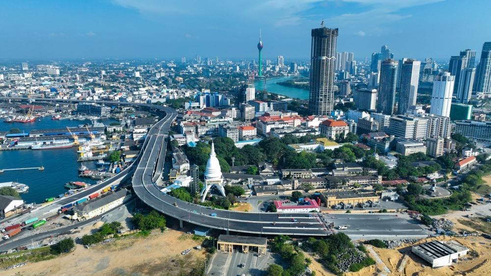 這是2025年1月13日拍攝的斯里蘭卡科倫坡風(fēng)光（無人機照片）。新華社發(fā)