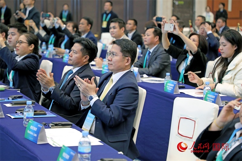 這是1月16日在南寧國(guó)際會(huì)展中心拍攝的“世界市長(zhǎng)對(duì)話·南寧”活動(dòng)現(xiàn)場(chǎng)。人民網(wǎng)記者 趙益普攝
