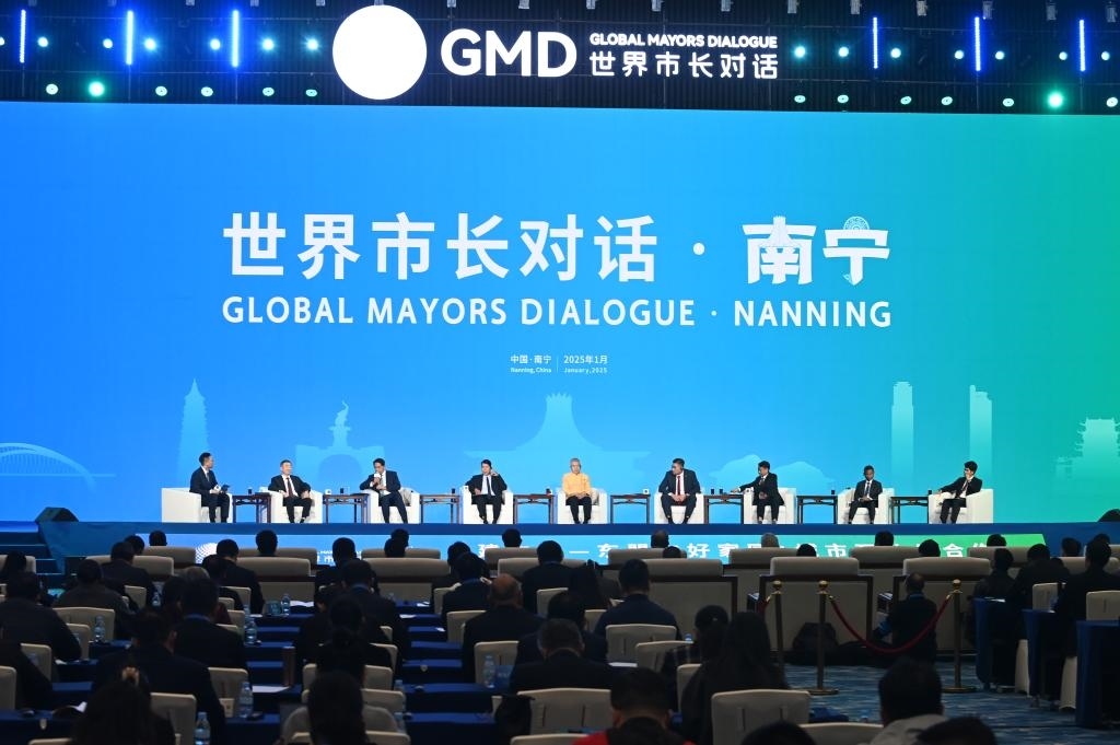 這是1月16日在南寧國際會展中心拍攝的“世界市長對話·南寧”活動現(xiàn)場。新華社記者 陸波岸 攝