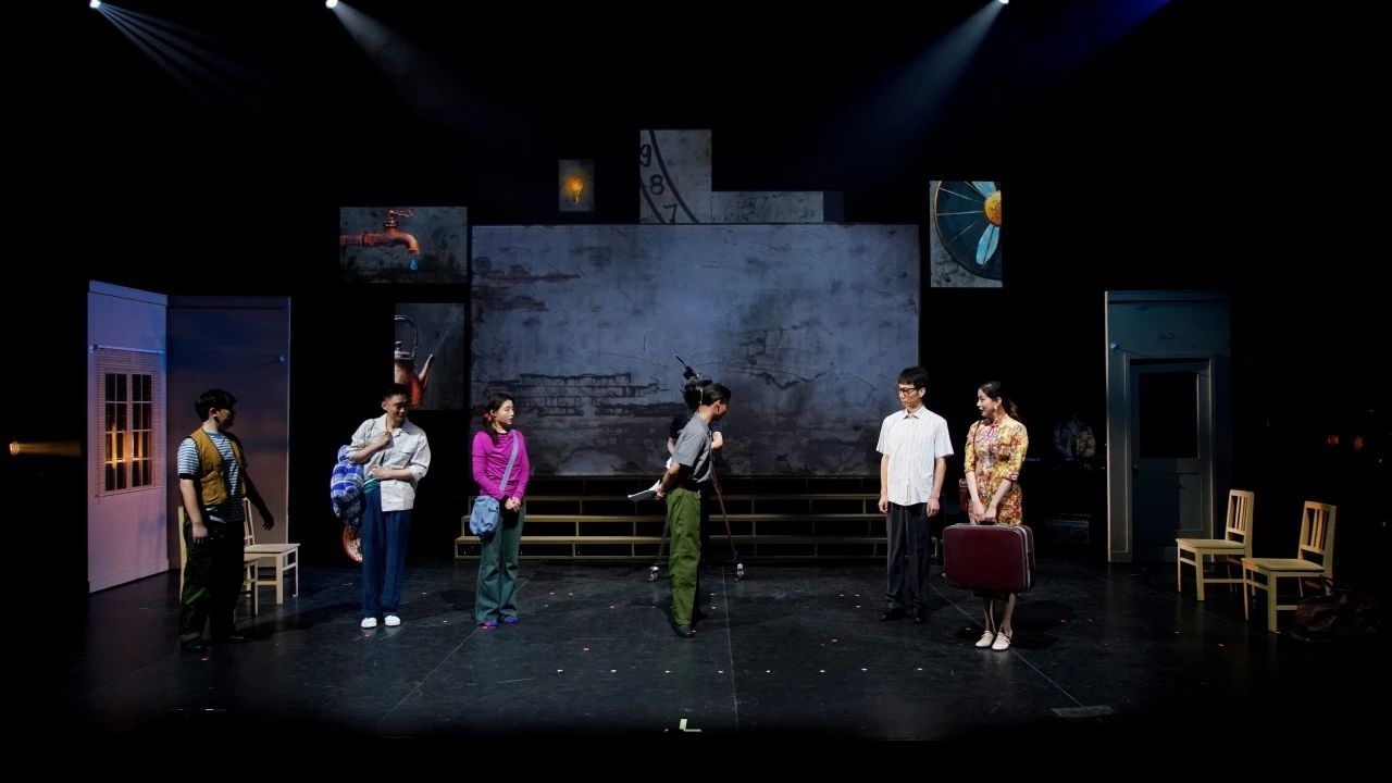 話劇《布吉出租屋》劇照。中國國家話劇院供圖