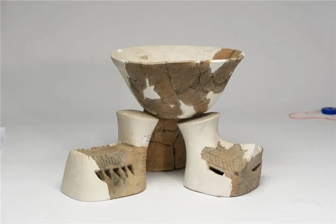 陶缽支座組合。國(guó)博供圖