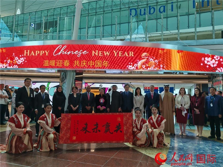1月22日，“溫暖迎春·共慶中國(guó)年”中國(guó)新年慶典活動(dòng)在迪拜國(guó)際機(jī)場(chǎng)舉行。人民網(wǎng)記者 張志文攝