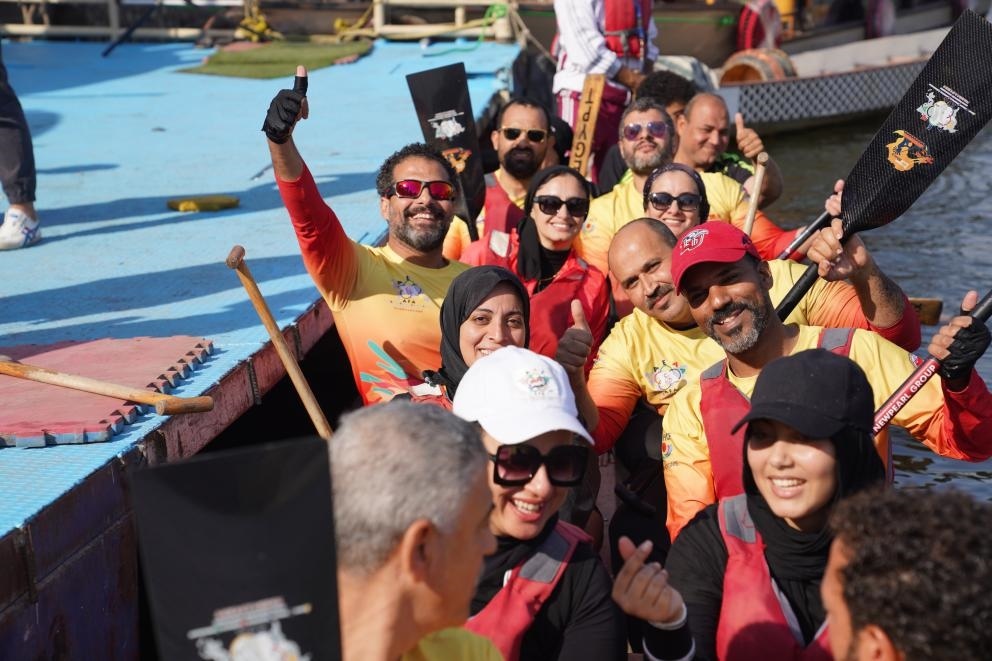 活動現(xiàn)場龍舟競技，共慶春節(jié)。開羅中國文化中心供圖