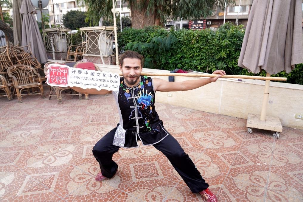 埃及民眾參與中國文化體驗(yàn)活動。開羅中國文化中心供圖