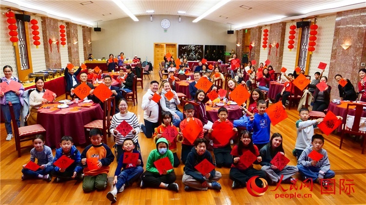 威廉蘭德小學師生活動現(xiàn)場合影。李鑫江攝