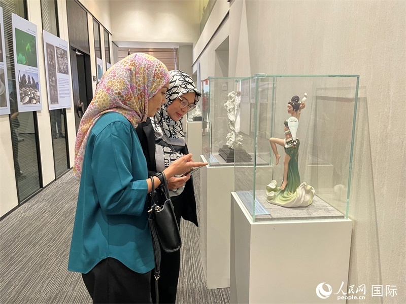 觀眾在參觀展覽。 人民網(wǎng)記者 劉慧攝