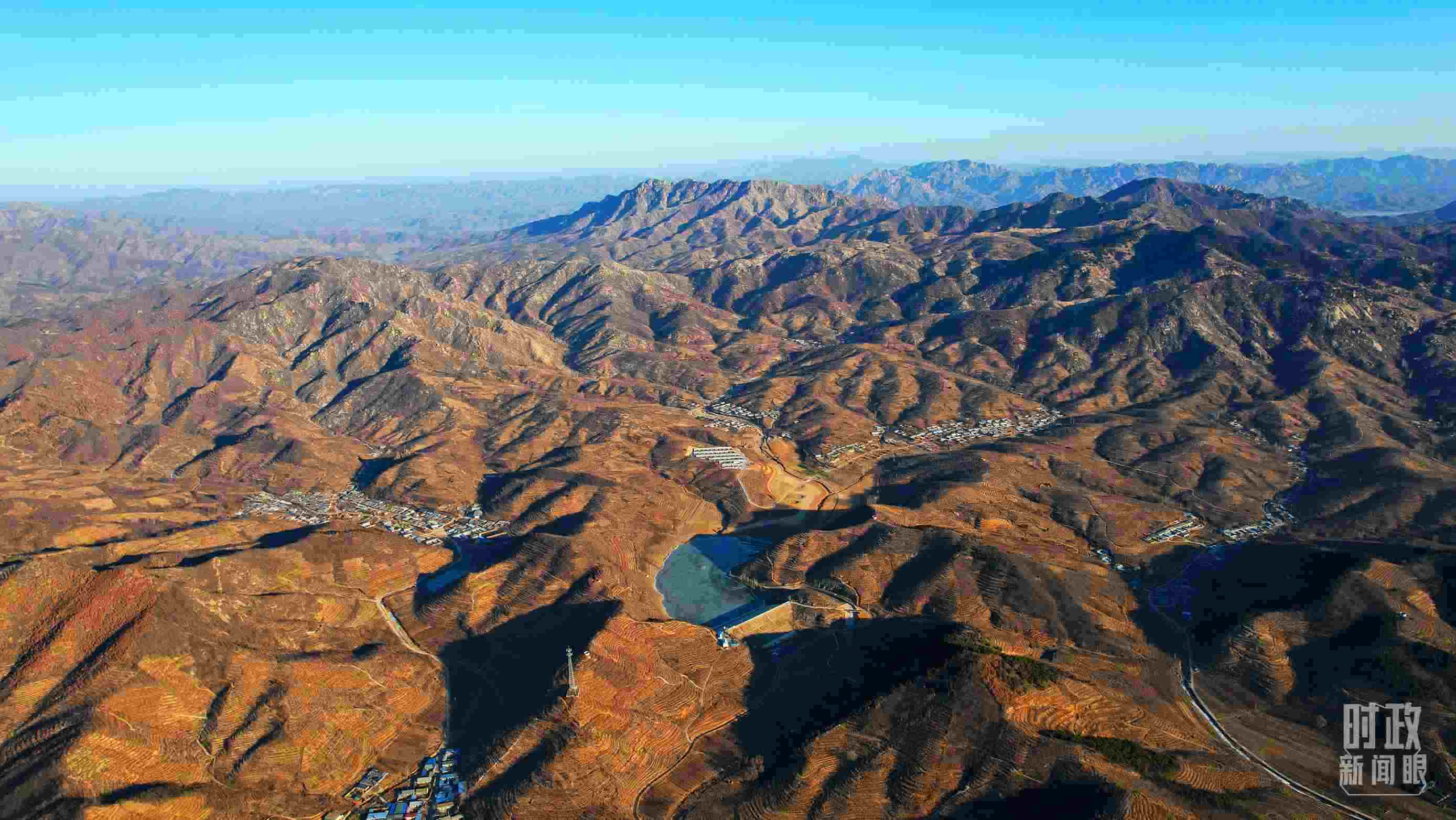 俯瞰祝家溝村。（總臺(tái)央視記者范凱拍攝）