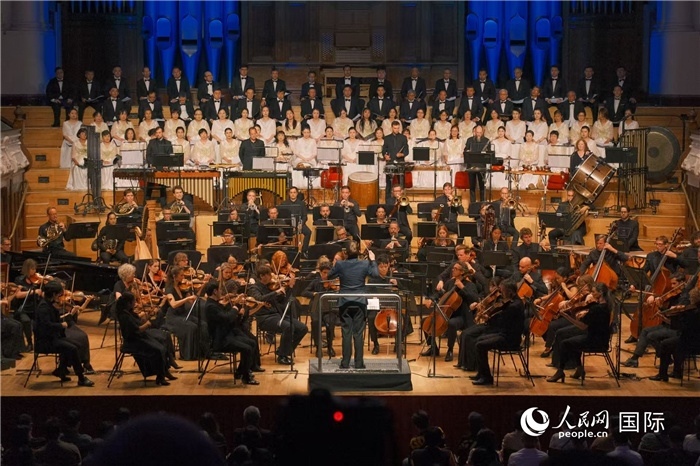 奧克蘭市政廳《空?！方豁懬莩霈F(xiàn)場。張波若攝