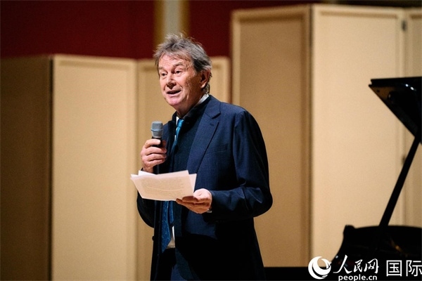 英中了解協(xié)會會長邁克爾·伍德致辭。 楊浩鵬攝