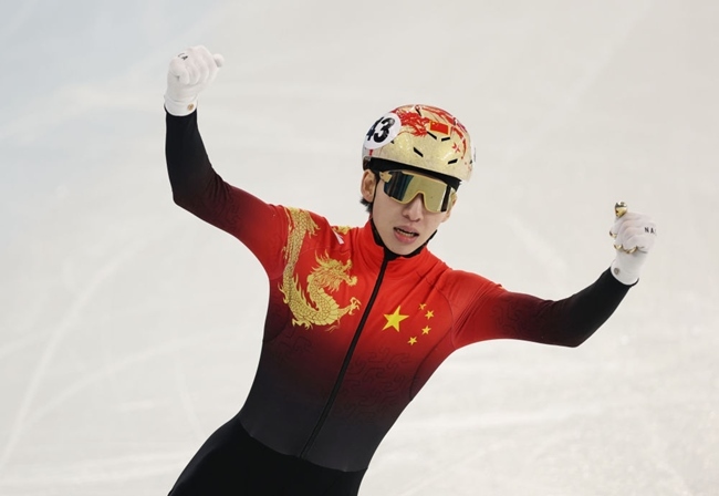 2月8日，林孝埈慶祝奪冠。新華社記者 黃偉 攝