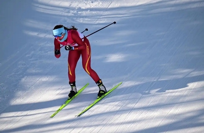 2月9日，中國隊選手巴亞尼·加林在比賽中。新華社記者 張龍攝