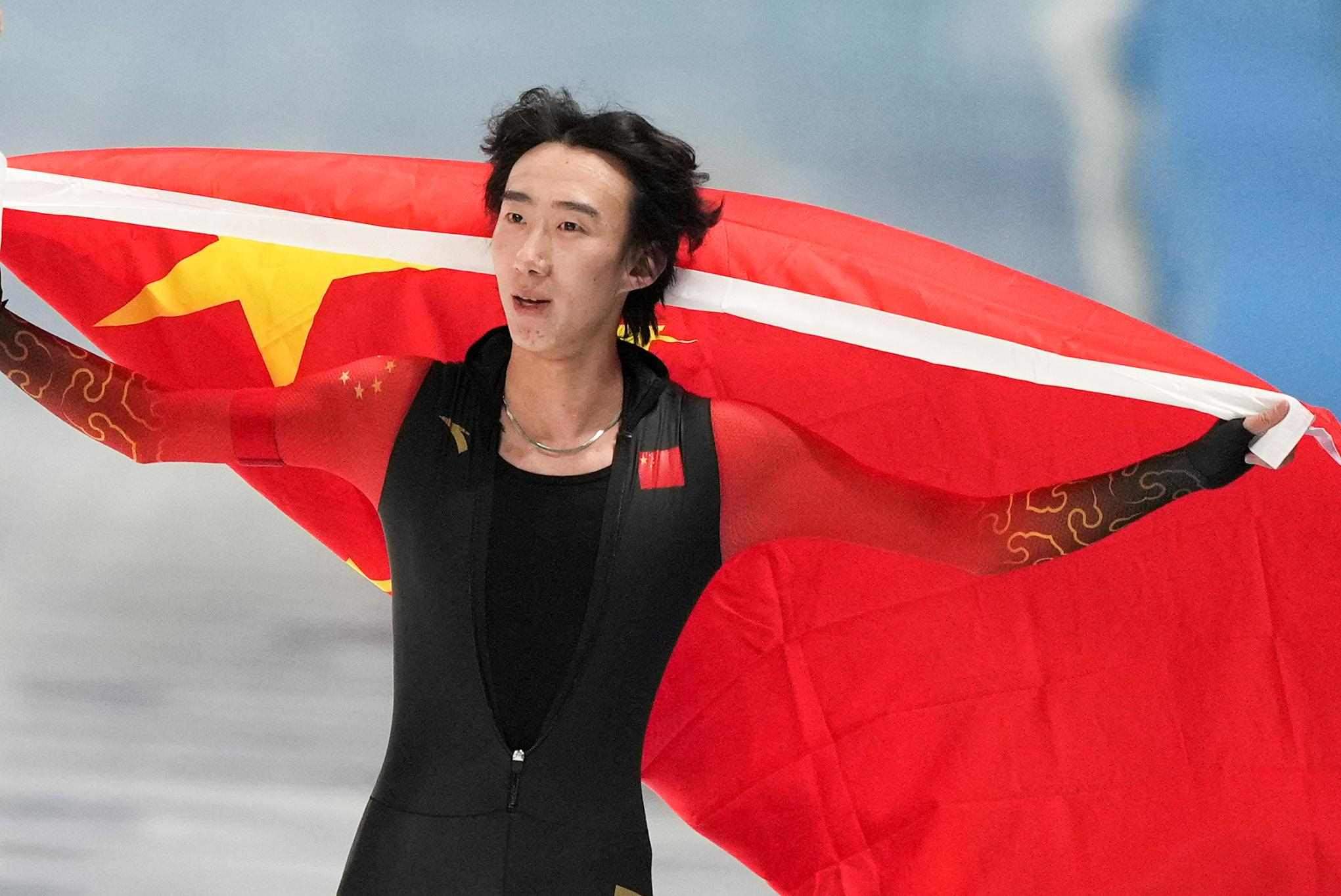 2月9日，吳宇慶祝奪冠。新華社記者 李一博 攝