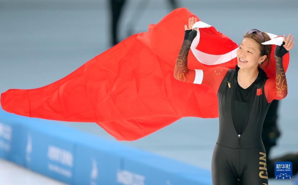 2月10日，楊濱瑜在賽后慶祝。新華社記者 王建威 攝