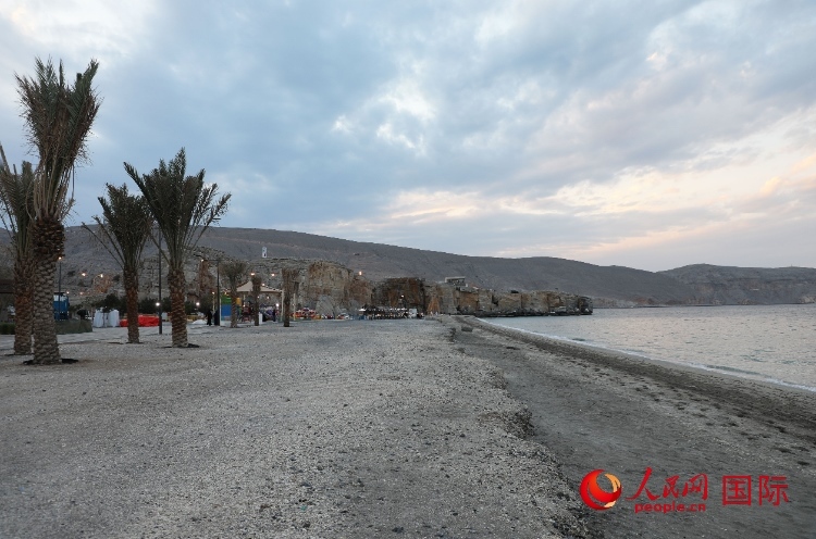 圖為阿曼穆桑代姆一處海灘公園。人民網(wǎng)記者 沈小曉攝