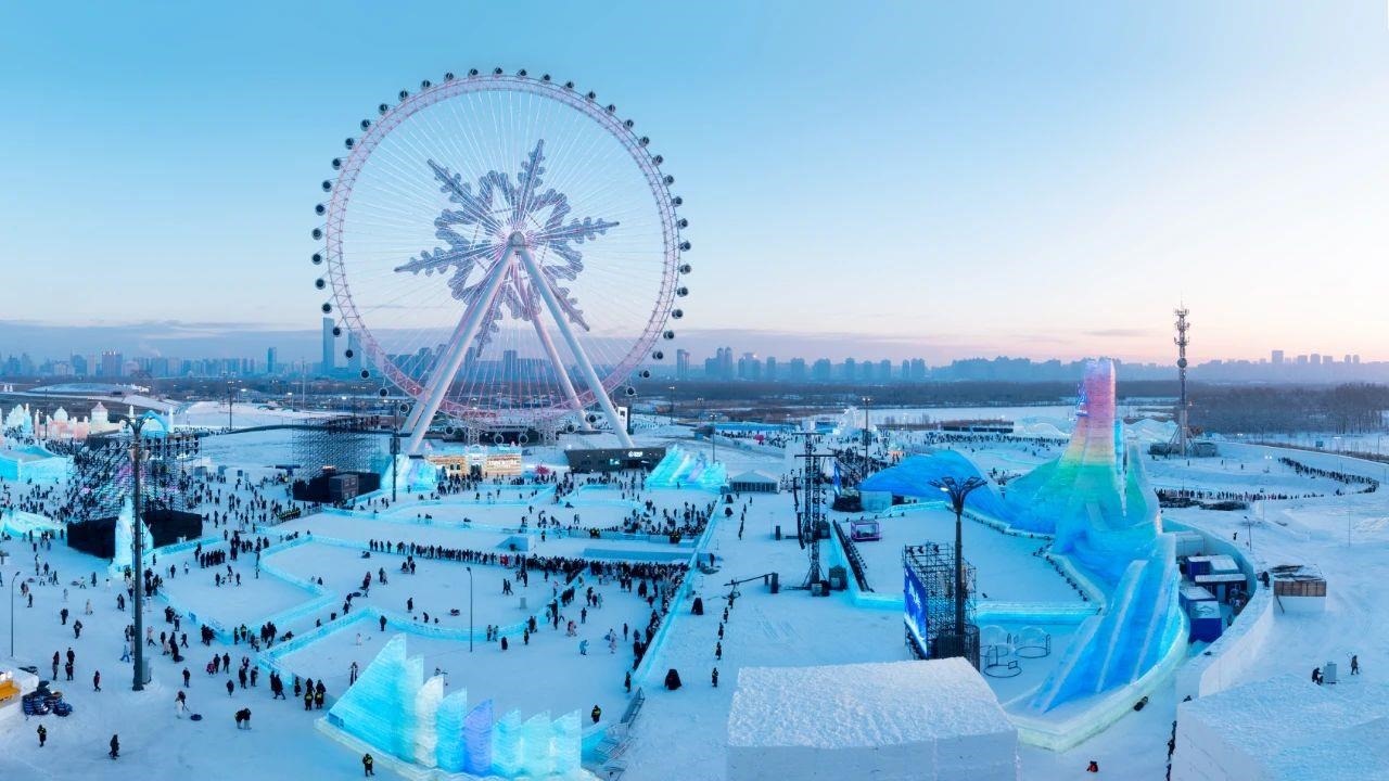△哈爾濱冰雪大世界吸引游客前來打卡。