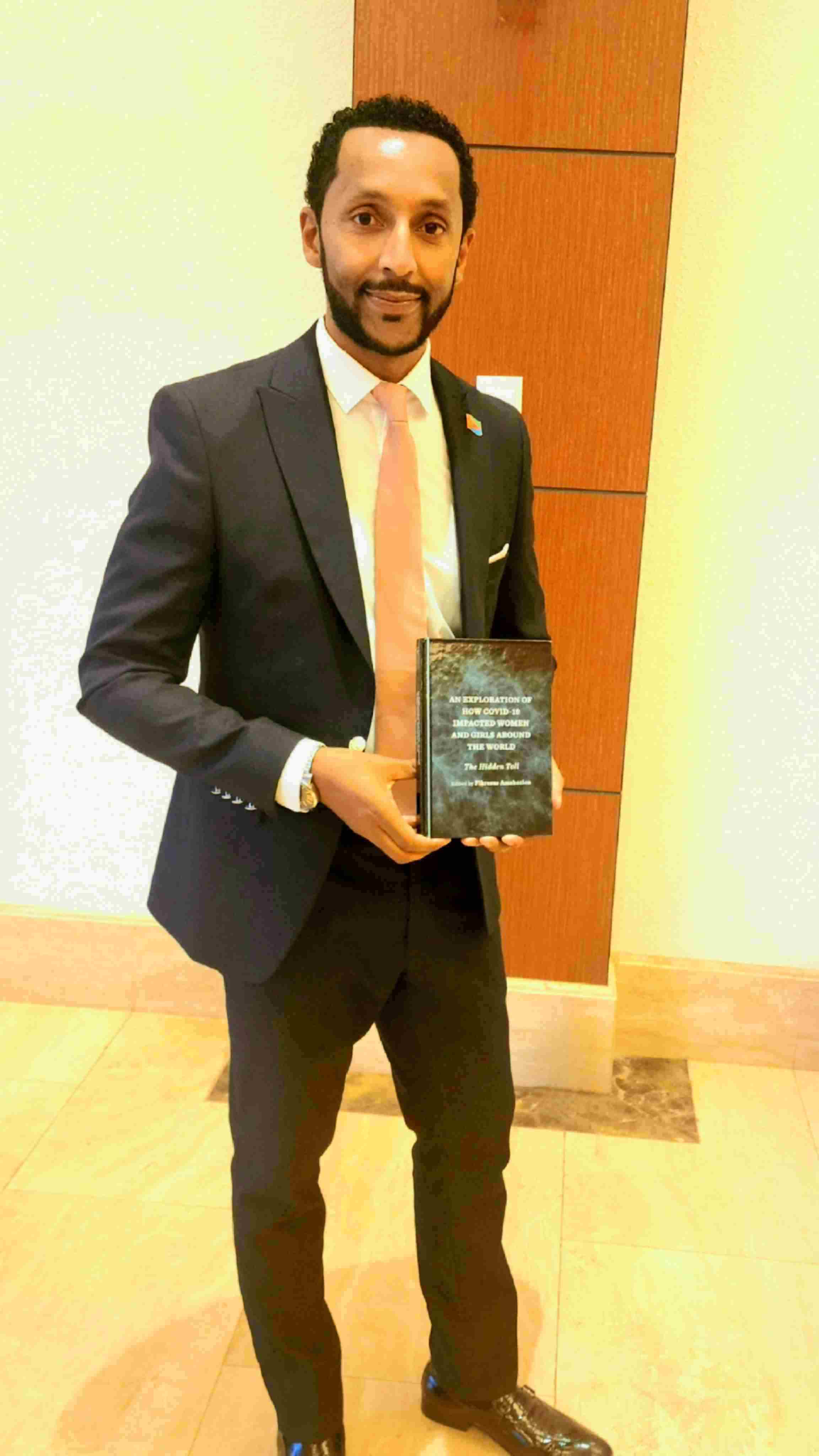 厄立特里亞戰(zhàn)略研究中心研究員、知名作家學(xué)者菲克雷耶蘇斯。圖片由受訪者提供