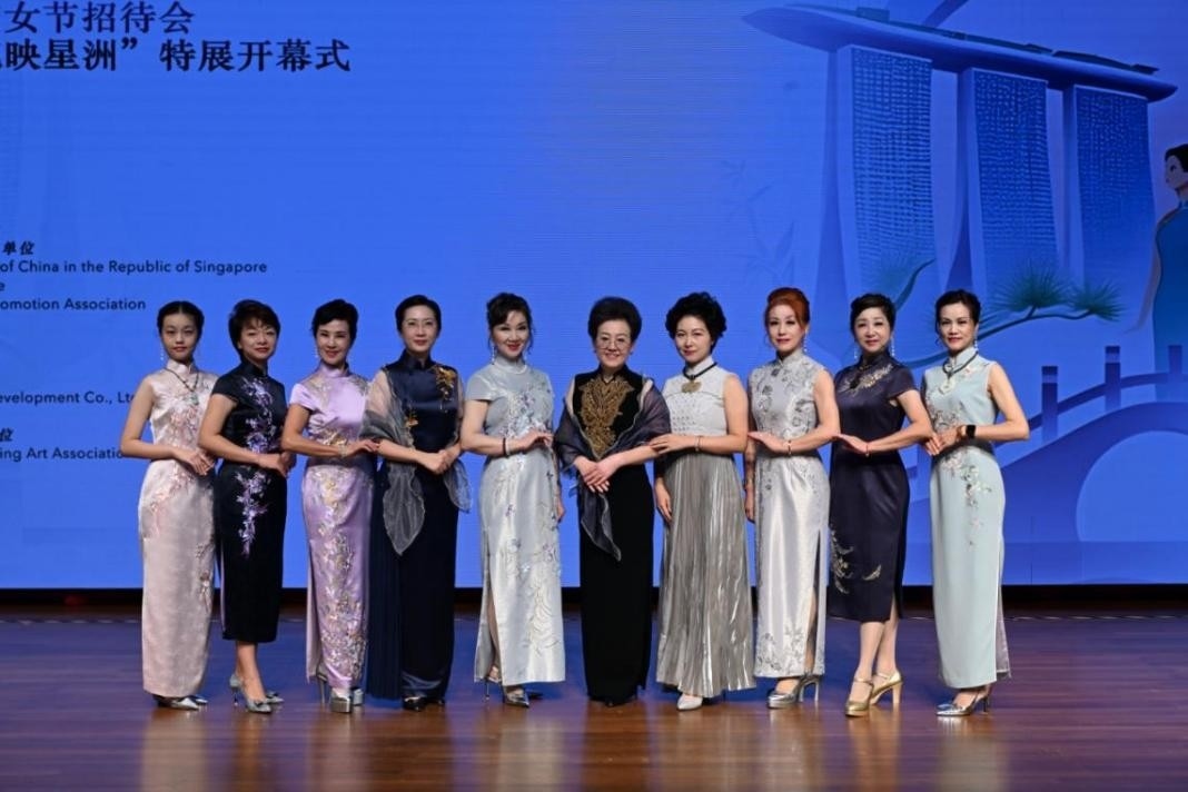 海派旗袍走秀展示著不同款式旗袍的獨特魅力。新加坡中國文化中心供圖