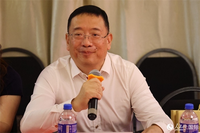 巴西文協(xié)主席上官建峰在座談會(huì)上致辭。人民網(wǎng)記者 陳海琪攝