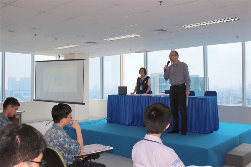 王思平參贊考前致辭。印尼雅加達華文教育協(xié)調(diào)機構(gòu)供圖