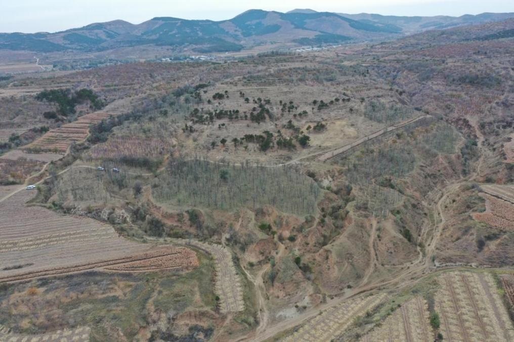 朝陽凌源無白丁遺址群（2024年11月23日攝）。新華社發(fā)（遼寧省文物考古研究院供圖）