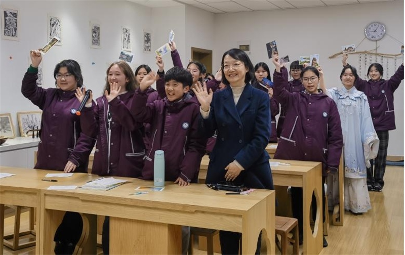 匡園初步部校長(zhǎng)鐘演發(fā)言。