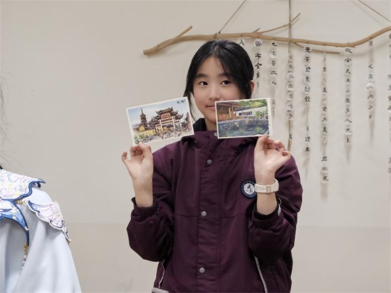 匡園學(xué)生書(shū)寫(xiě)的明信片。