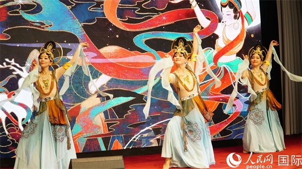 敦煌舞蹈表演。人民網(wǎng) 蔣曉辰攝