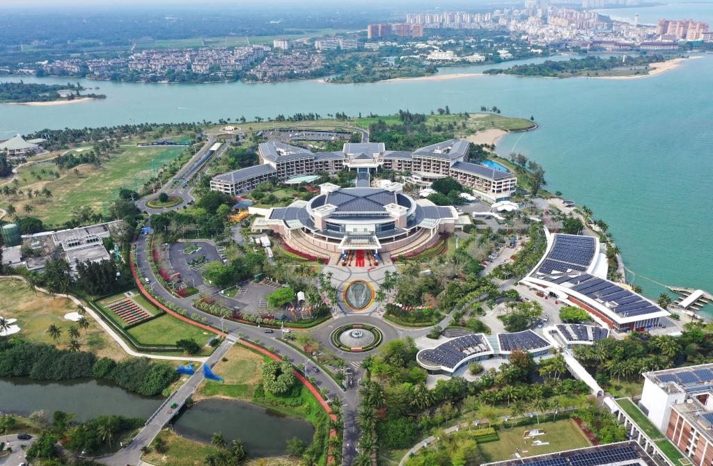 這是3月21日拍攝的博鰲亞洲論壇國(guó)際會(huì)議中心（無(wú)人機(jī)照片）。新華社記者 郭程 攝